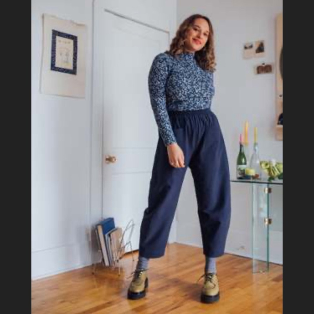Ursa Minor navy Flor Arca pants, size small